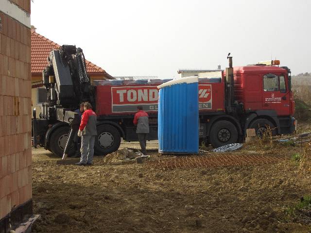 CIMG1198 Am Mittwoch kam die Fa. Tondach Gleinsttten um unsere Dachziegel auszutauschen. Die erste Lieferung war ja nicht in einer einheitlichen Farbe.