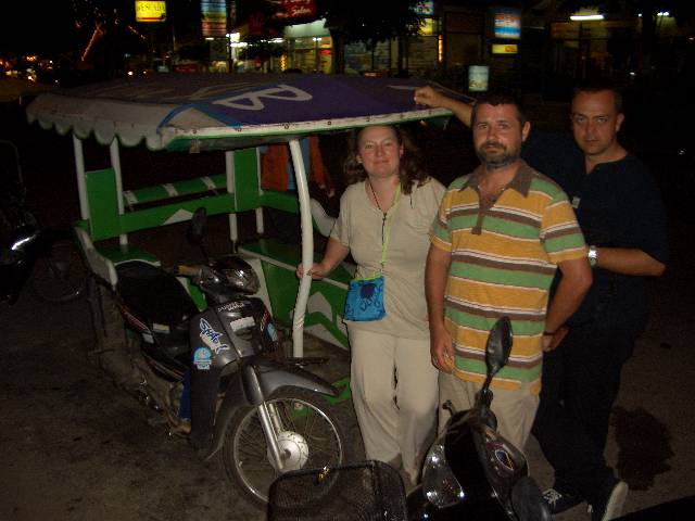 CIMG3351 Unser letzter Abend in Ao Nang mit dem Tuktuk