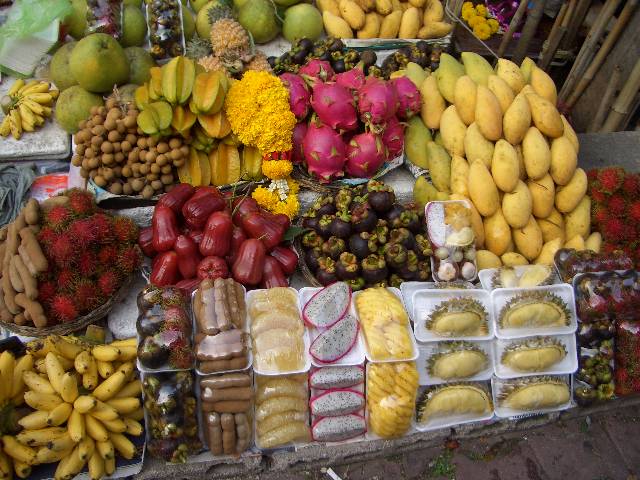 CIMG3389 Dieses Obst steht in Thailand auf der Tagesordnung. Was erkennst du?