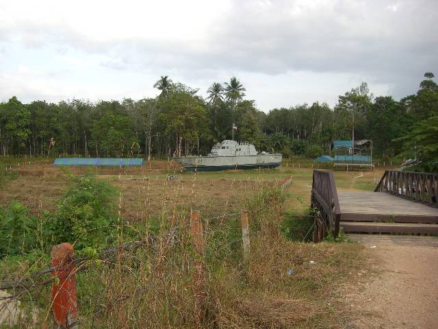 khao54 das blieb vom Tsunami 2004 ber (2 km vom Meer weg)